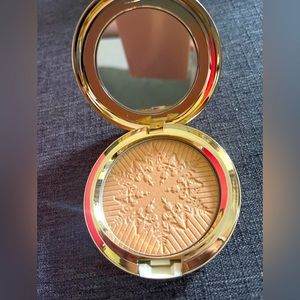 MAC Limited Edition Happy Go Dazzlingly Highlighter